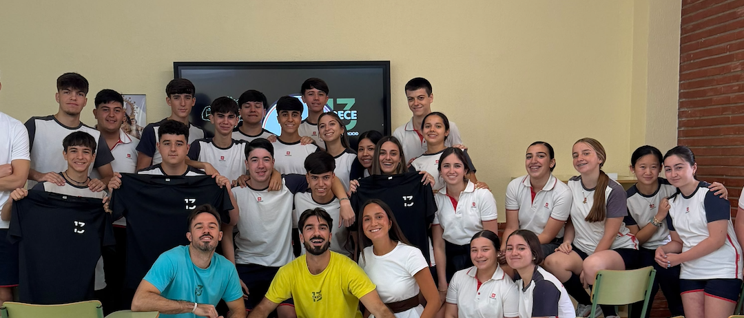 Dos jóvenes emprendedores comparten su experiencia con el alumnado de 4.º de ESO de Economía y Emprendimiento